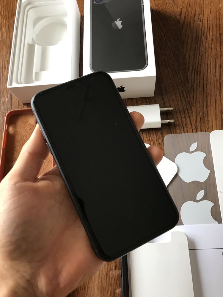 Apple iPhone 11 64 GB BLACK Komplet/BDB stan/ZADBANY