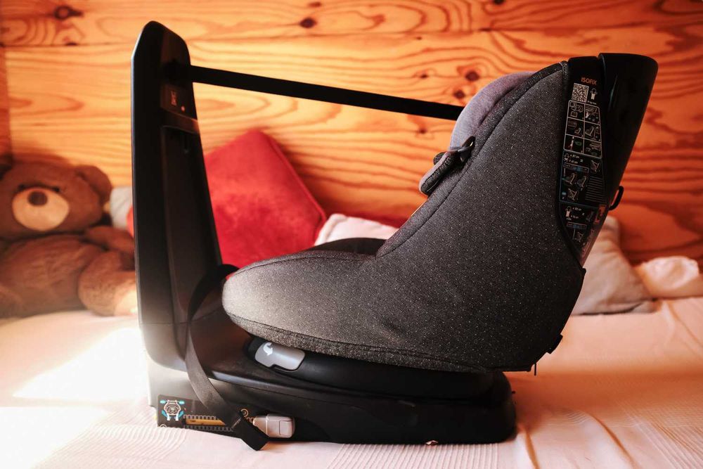 Cadeira Auto i-Size rotativa para bebé Bebeconfort AxissFix