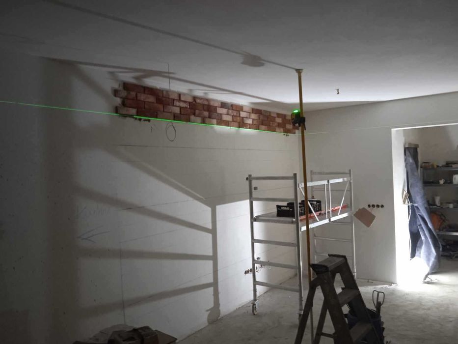 Malowanie,,tapetowanie sztukateria,,remonty,prace wykonczeniowe,gladż