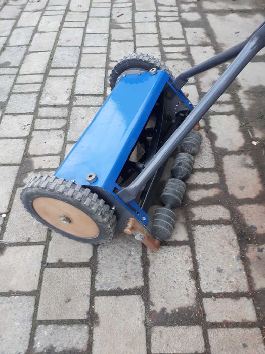 Ручна механічна газонокосарка