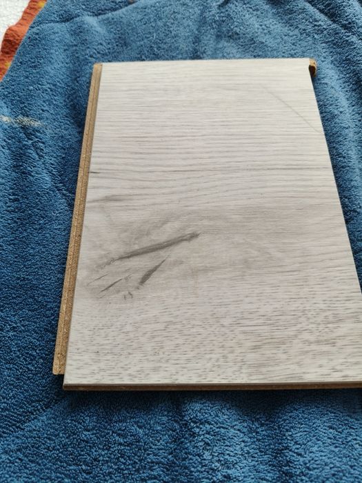 gilotyna do cięcia paneli laminowanych i winylowych