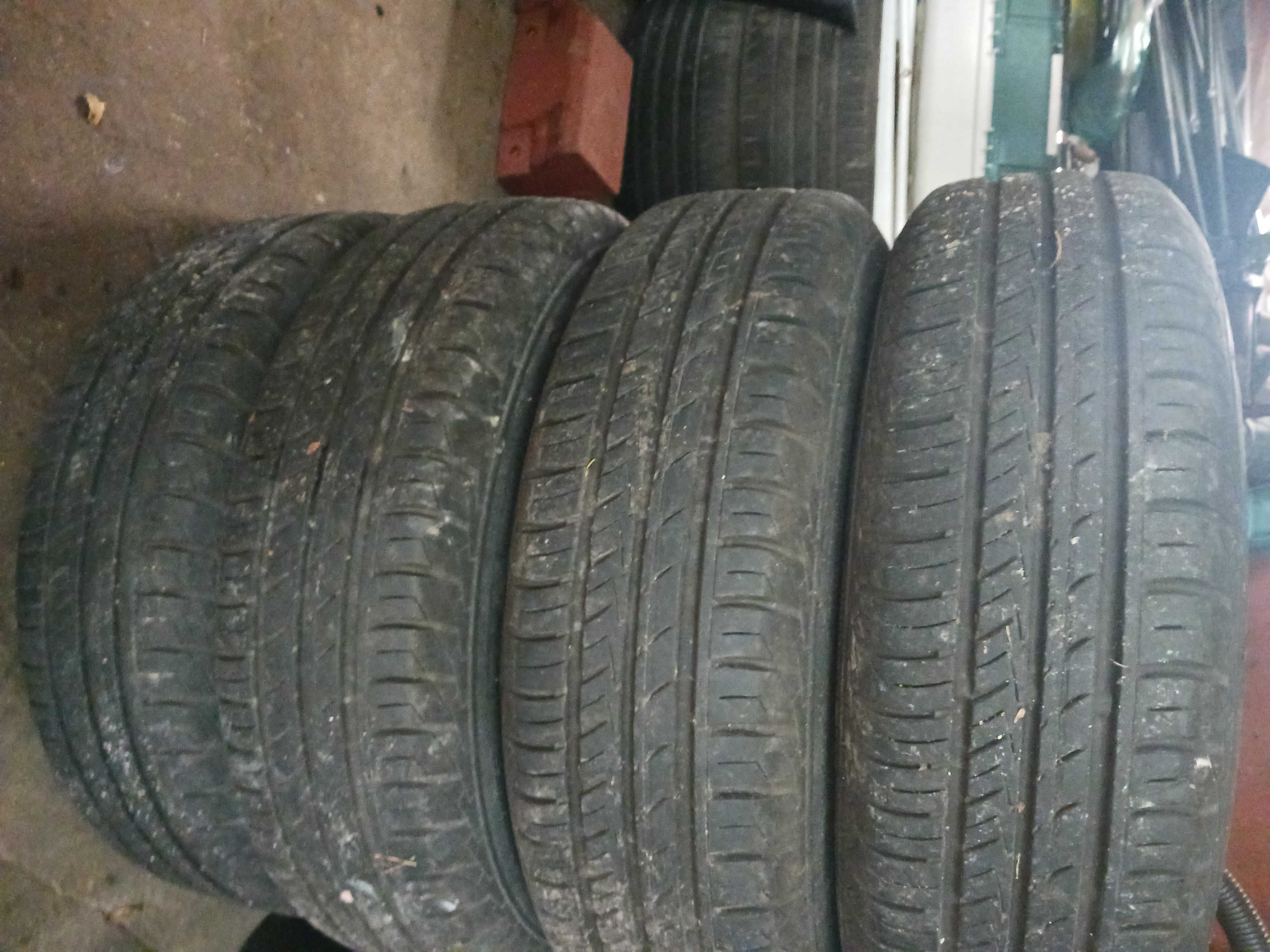 sprzedam 4 używane opony 165/70r13 na aluminiowej feldze.