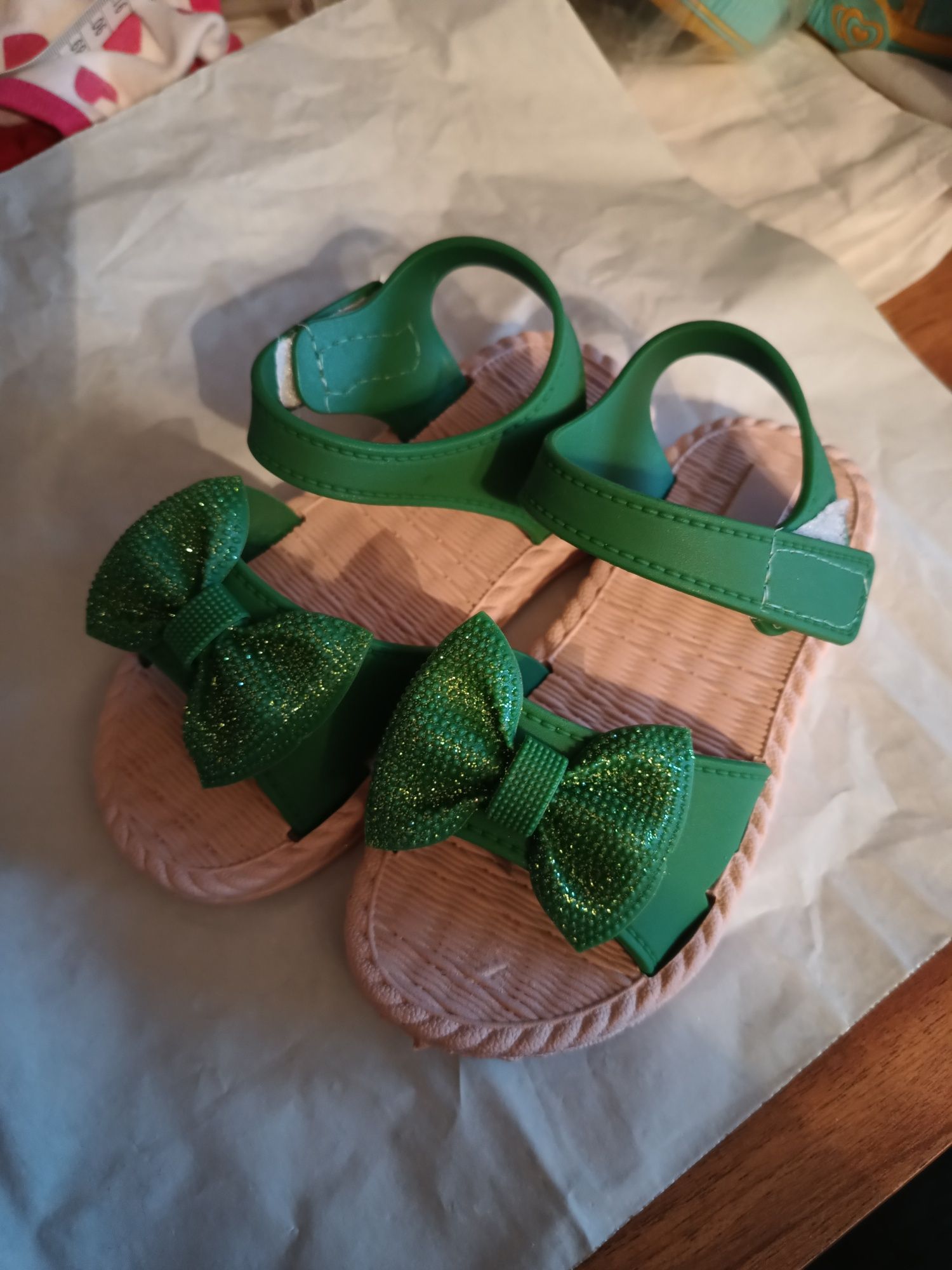 Sandałki dla dziewczynki nowe