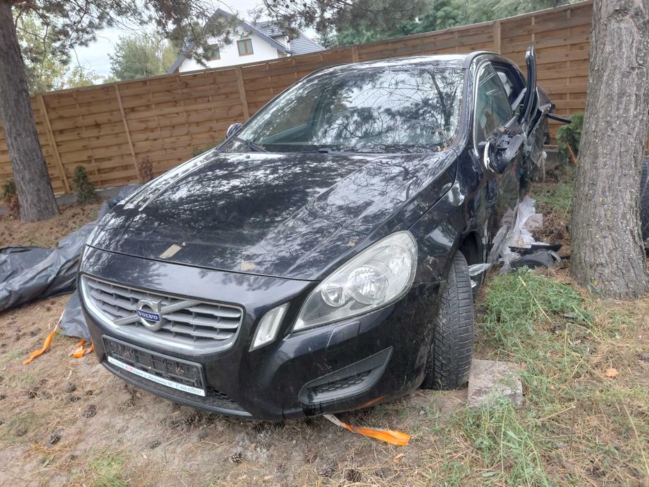 Volvo v60 2012 rok na części lakier 452-26. 2.0 d3 5 cylindrów.