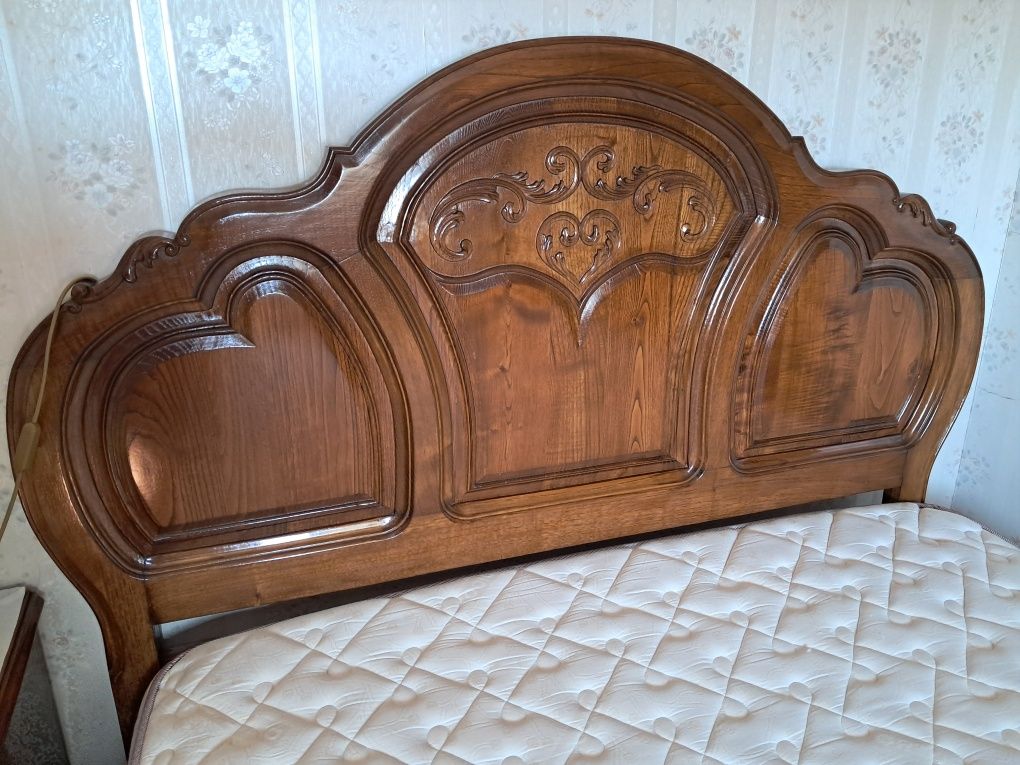 Cama de casal completa 190x140 com mesinhas em bom estado
