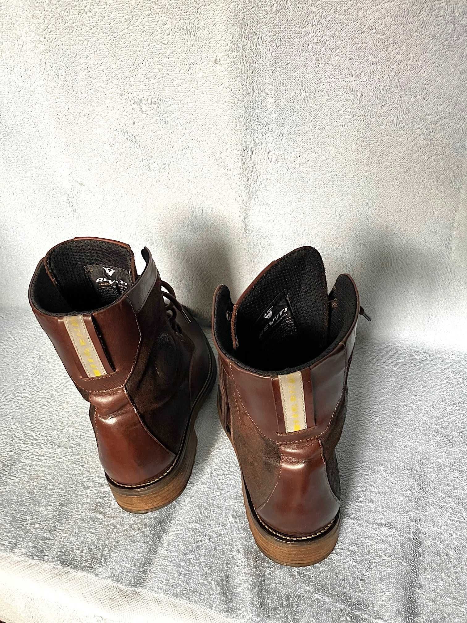 Botas couro Revit