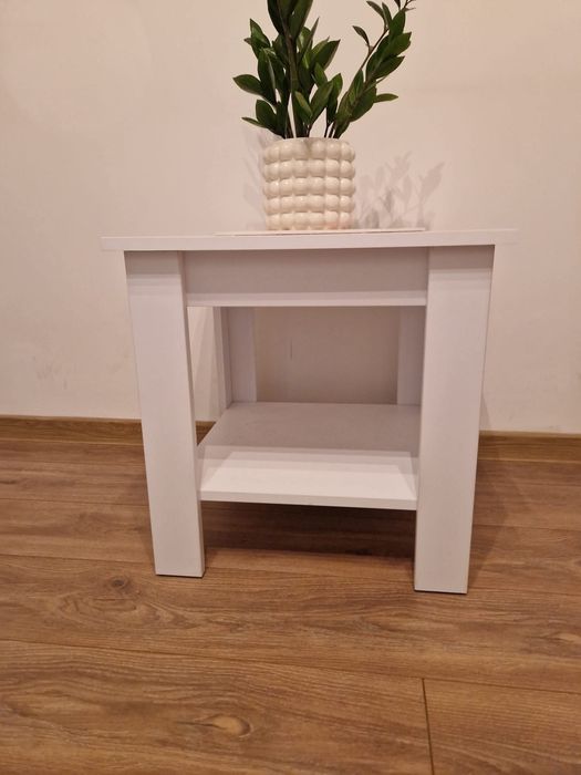 Biały stolik kawowy