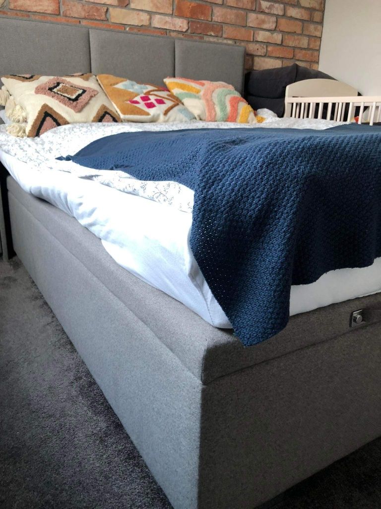 Łóżko tapicerowane
