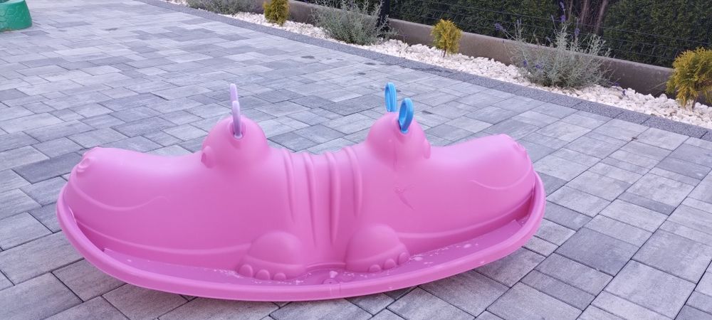 Huśtawka ogrodowa różowa bujak