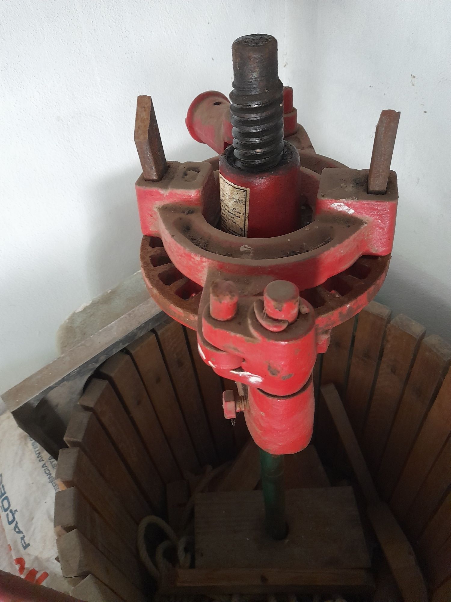 Vendo esmagador de uva e prença de uva