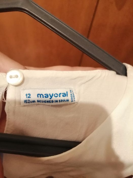 Vestido com estampa e folhos