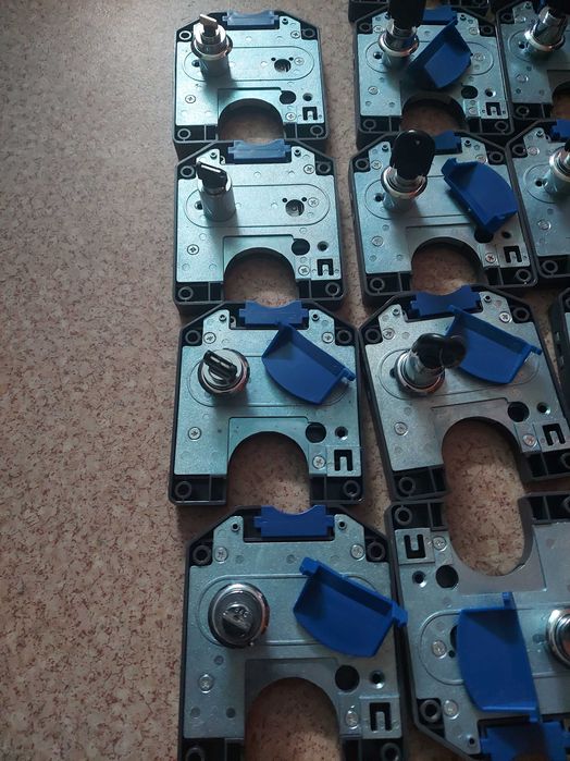 Zamek depozytowy prawy na 2zł - klucz wężowy 16 sztuk