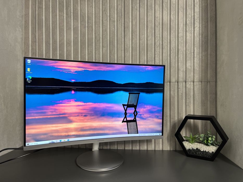 Вигнутий білий монітор Samsung 27 дюймів full hd