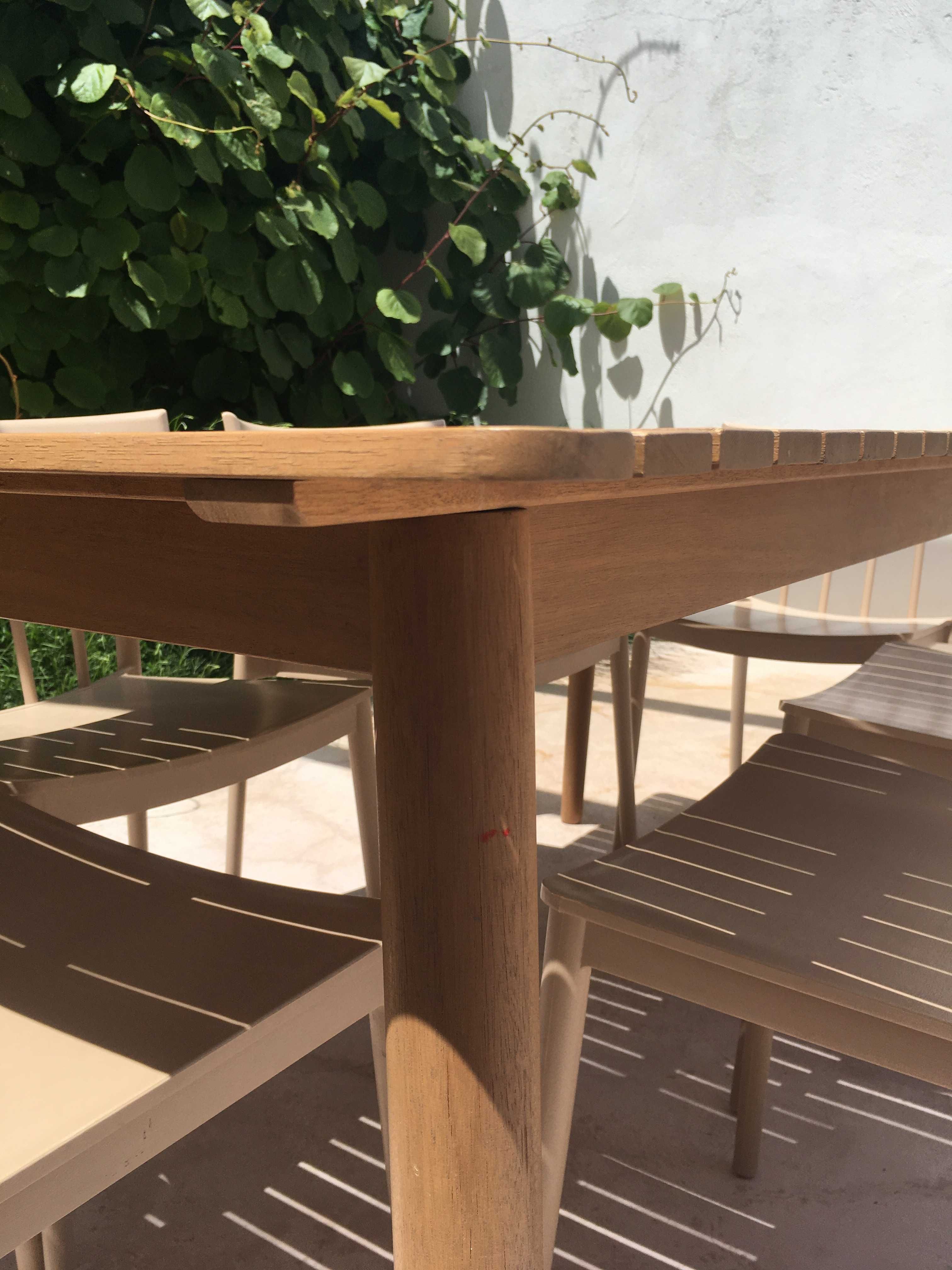 Mesa de exterior em madeira maciça