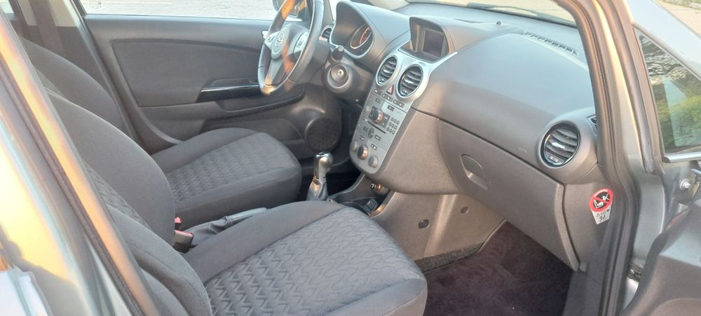 Opel corsa 1.4 2013r