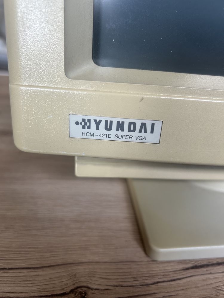 Monitor Hyundai HCM-421E super VGA