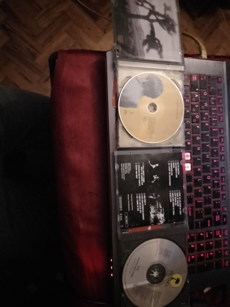 U2 CDs: - Best Off-80-90-7E-Ratlle and Hum-10Eou2-15E-JonhQ-3E Desde3E