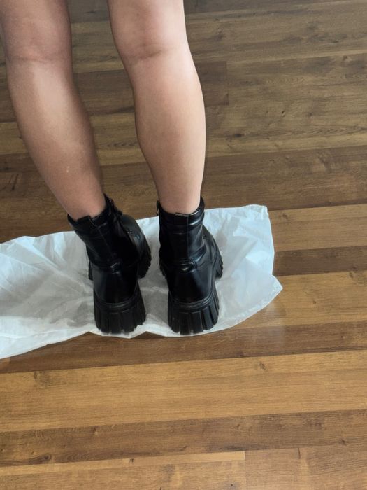 Ботинки жіночі чорні