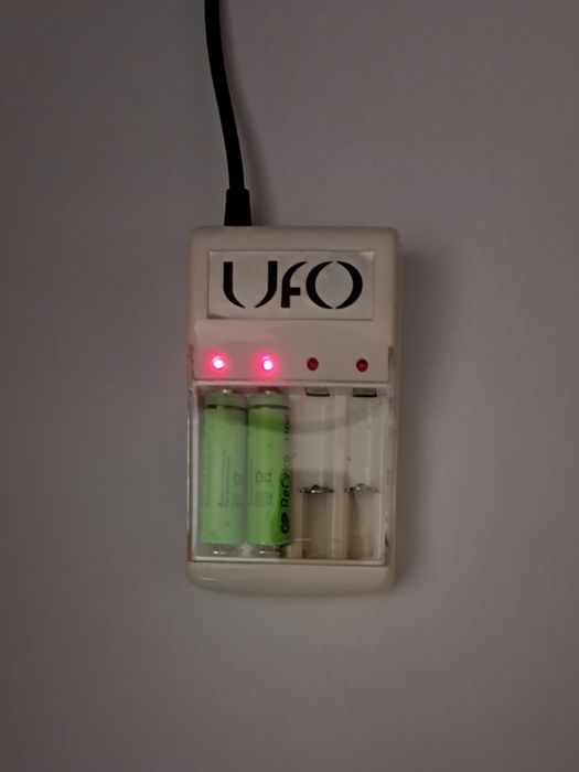 Зарядний пристрій UFO