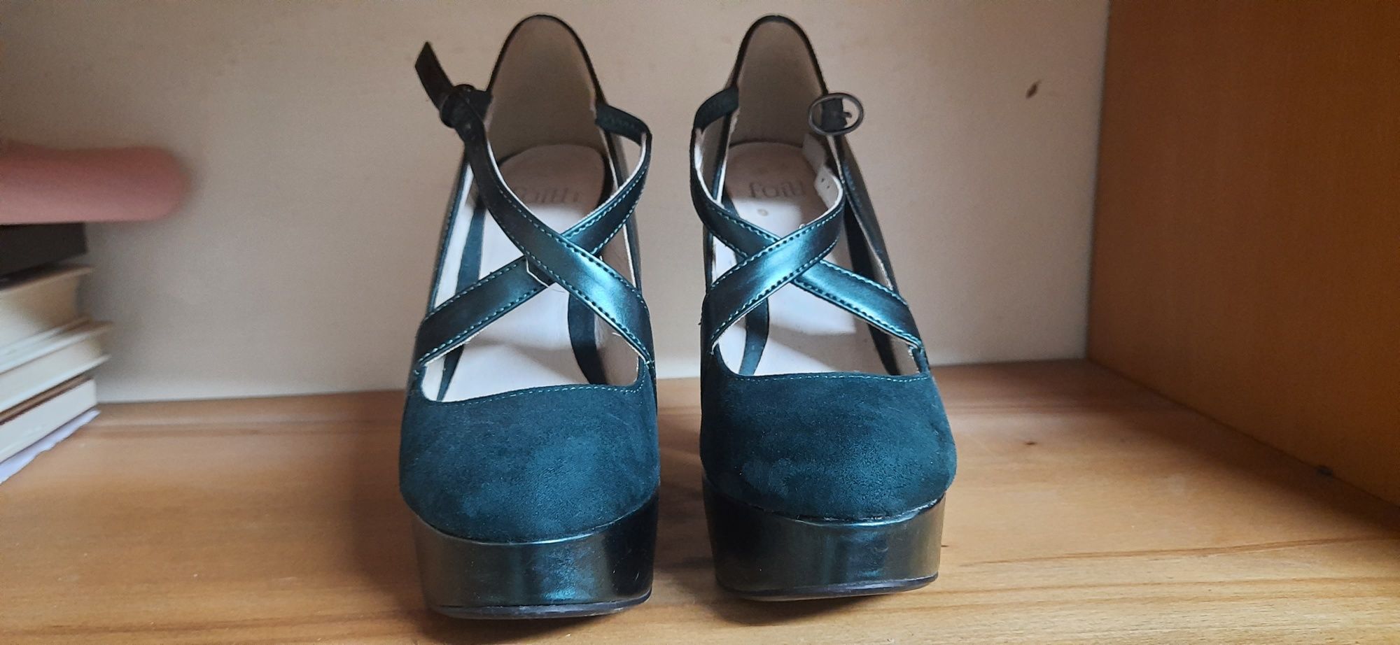 Buty czolenka 38 zielone