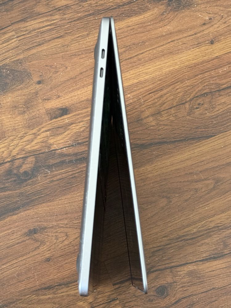 Macbook Pro 13 2020r, 8/256GB, bez blokad, komplet