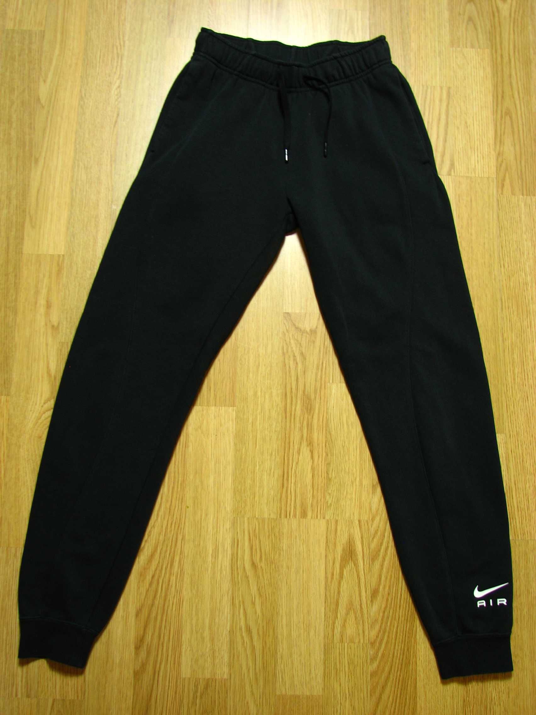 Spodnie joggery damskie Nike Air