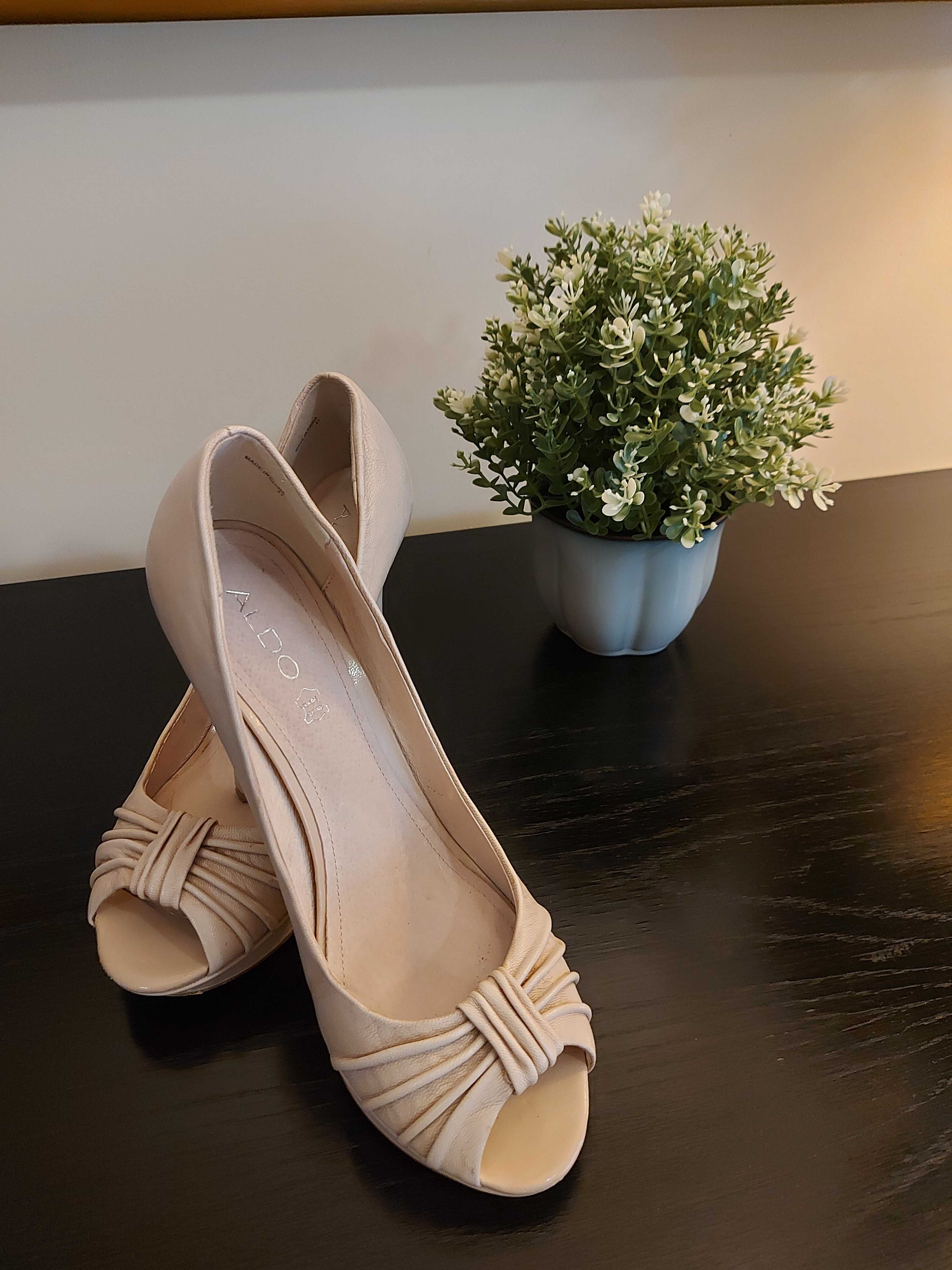Sapato em pele da marca Aldo