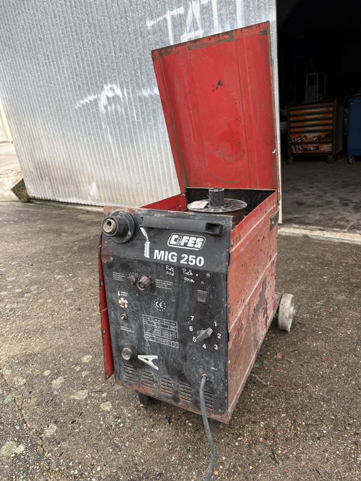 Maquina de soldar MIG 250