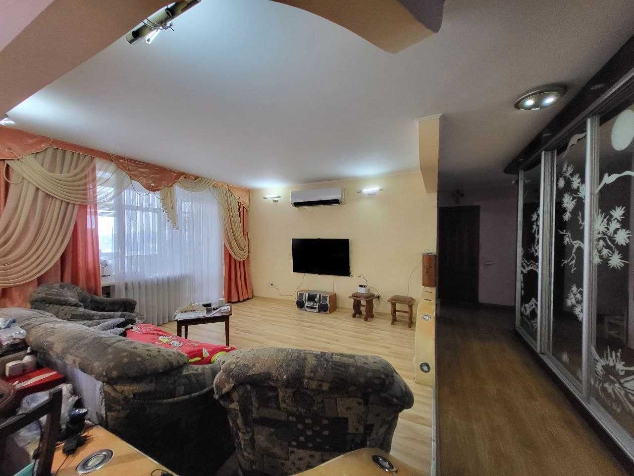 Продам 3 кімнатну квартиру по вулиці Миколи Леонтовича.
