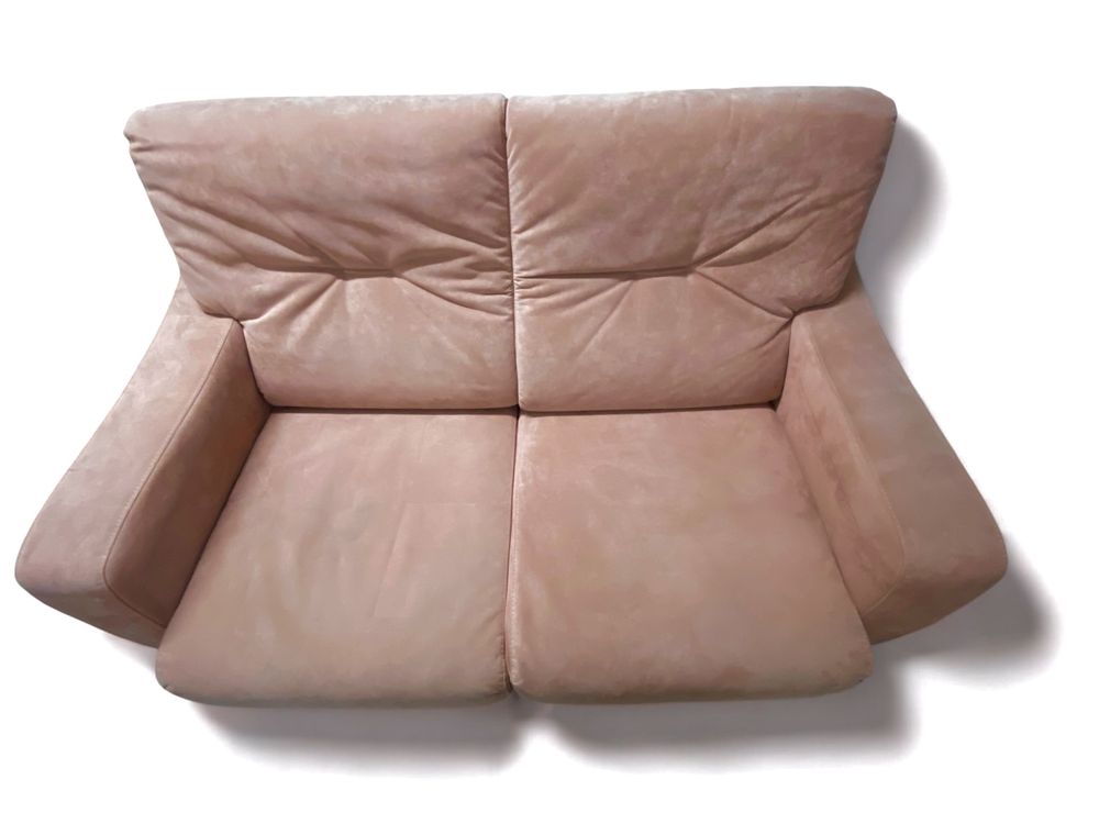 Sofá de pele cor de rosa