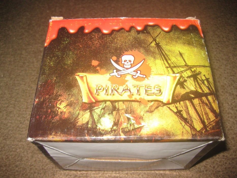 Caneca "Piratas das Caraíbas" Nova e Embalada!