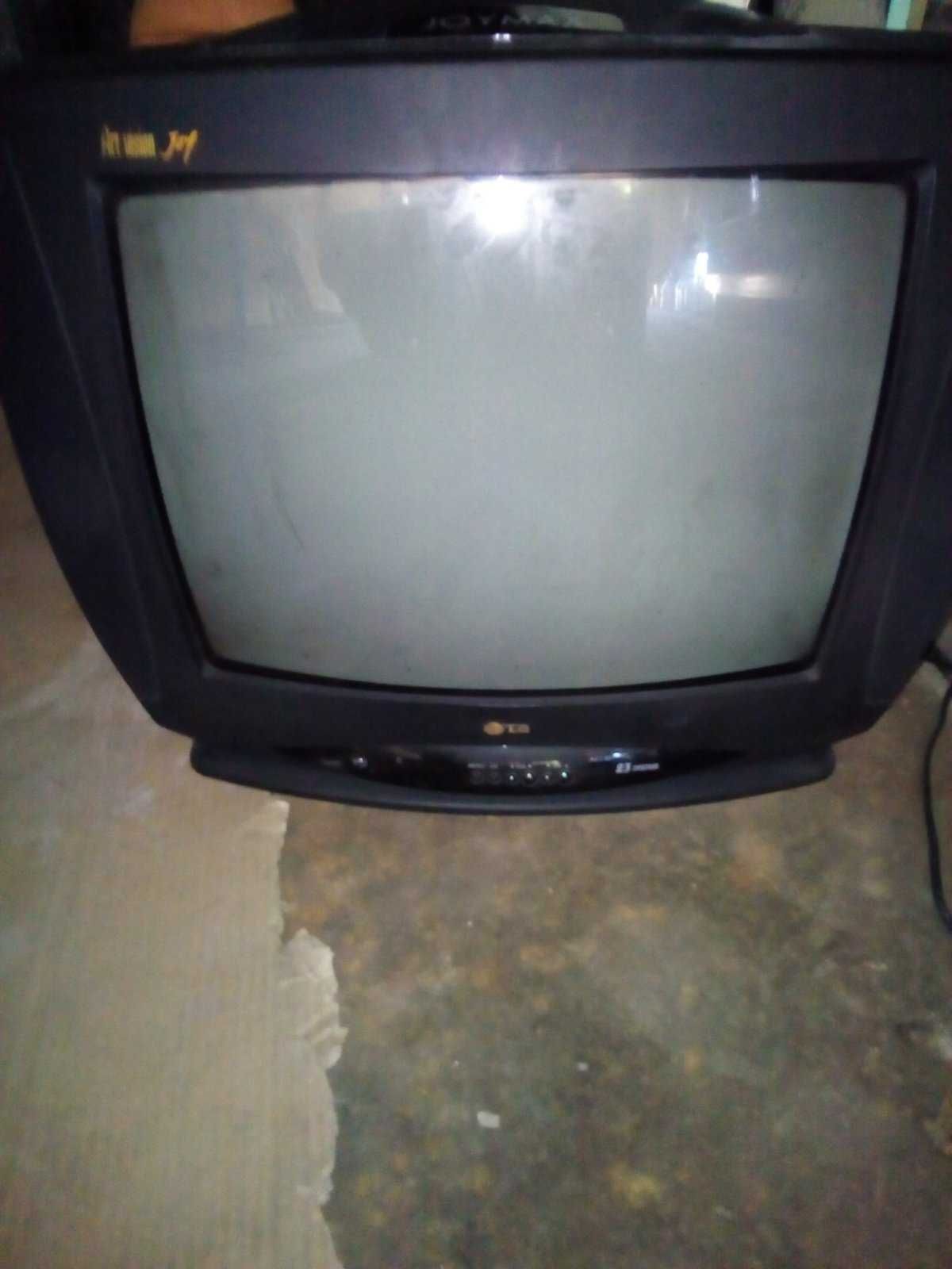Телевизор LG в отличном состоянии