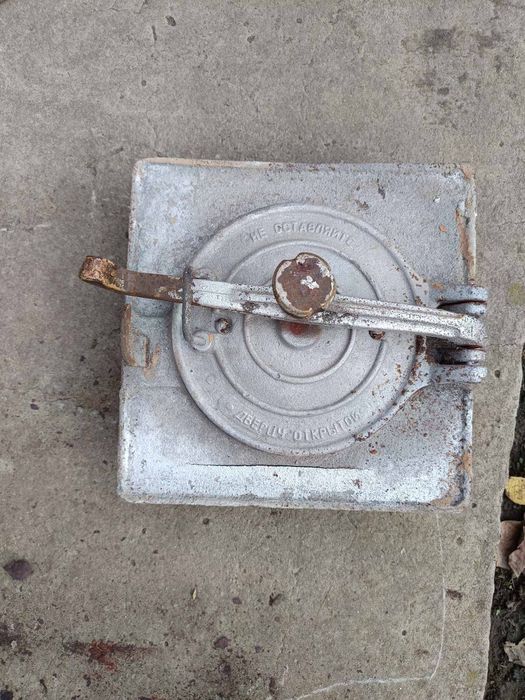 Дверцята чугунні ( б/у) за дет.інфор. за телефоном