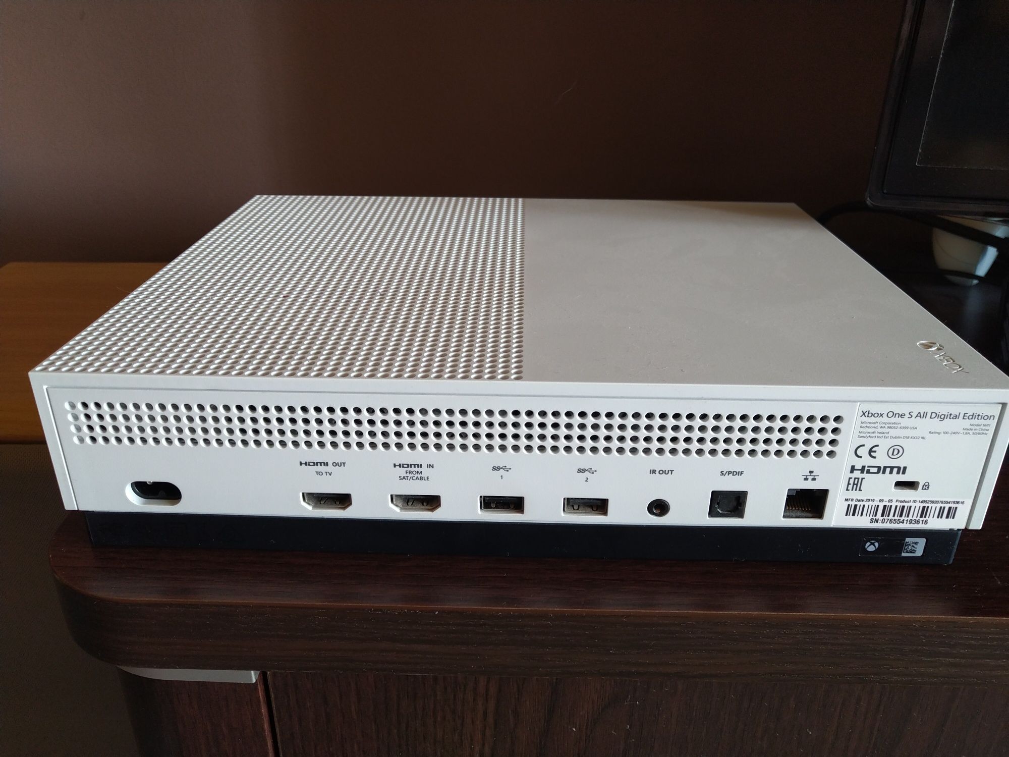 Konsola Xbox One S + pad + sensor kinect