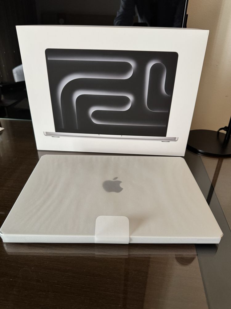 MacBook Pro 14, M3, 8GB, 1TB ( Novo / Nunca Usado )