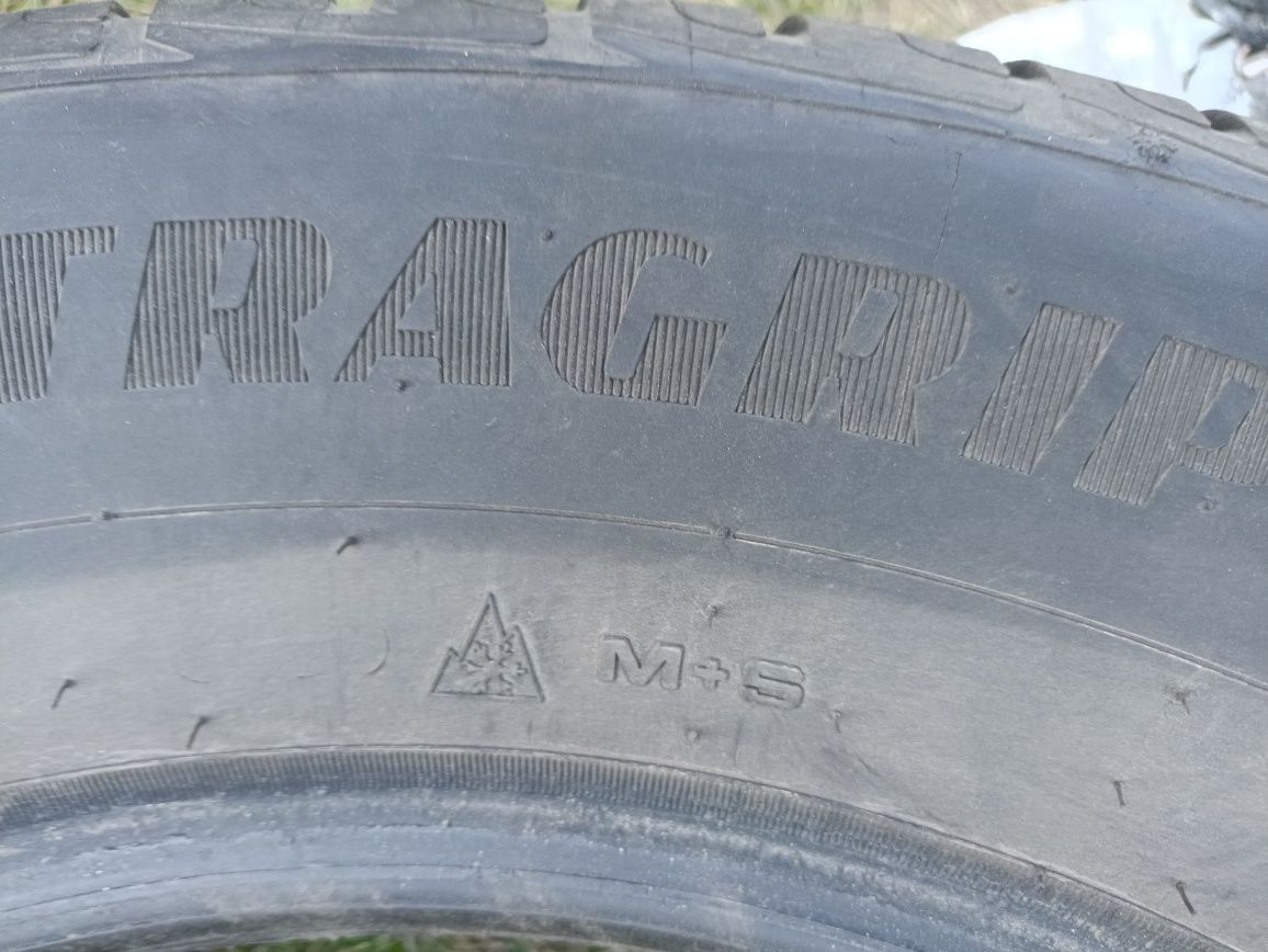 Продам комплект зимней резины  Cood YEAR 265/60R18  114T