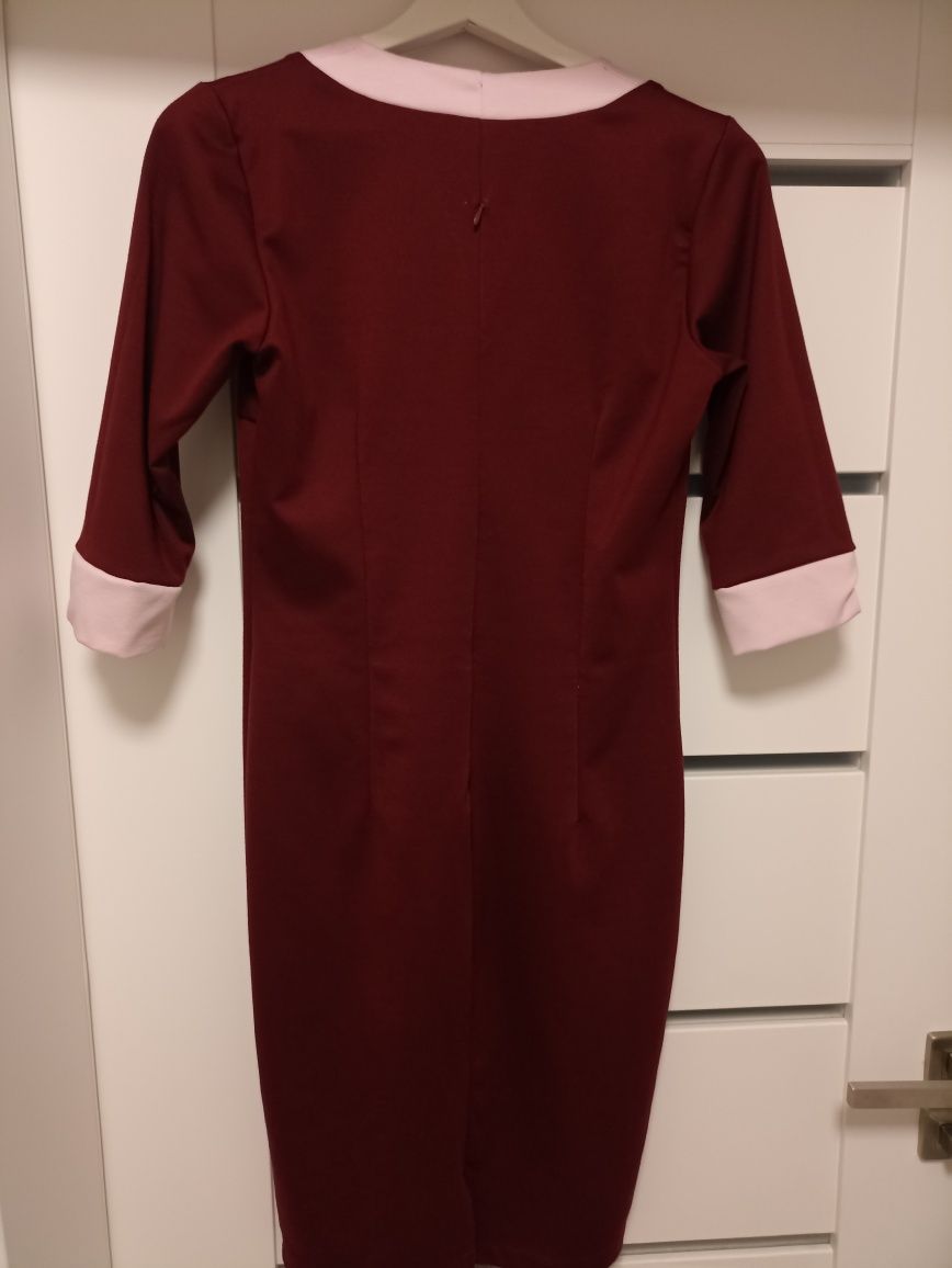 Ładnie taliowania Sukienka etui burgundowa/bordowa  Vubu M/L 175