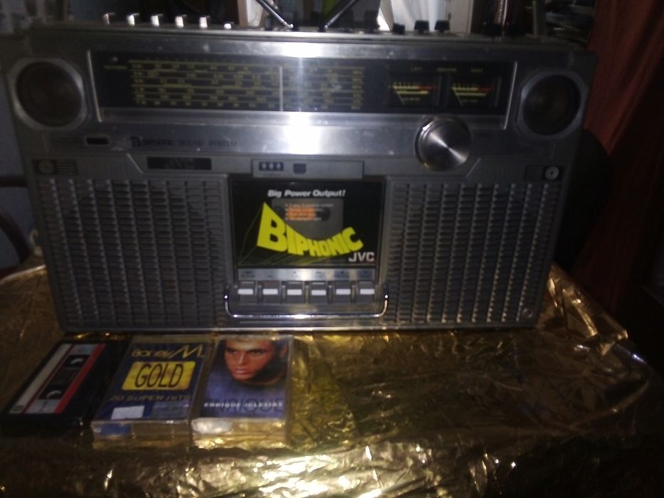 Продам.  магнитолу. JVC-828L