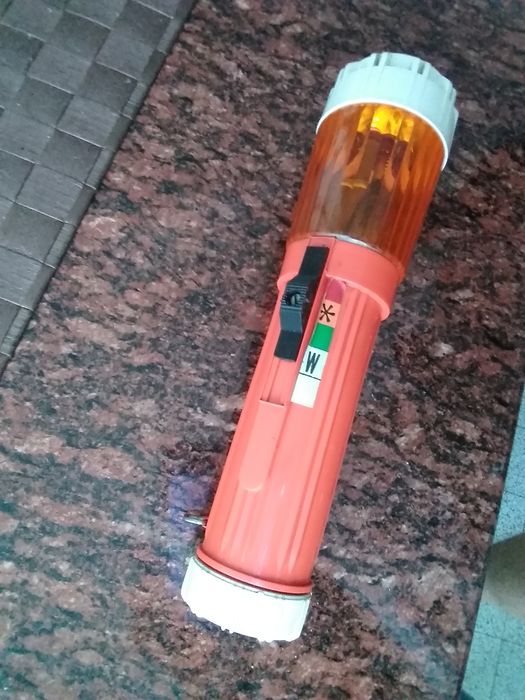 Latarka PRL z 2 funkcjami swiecenia