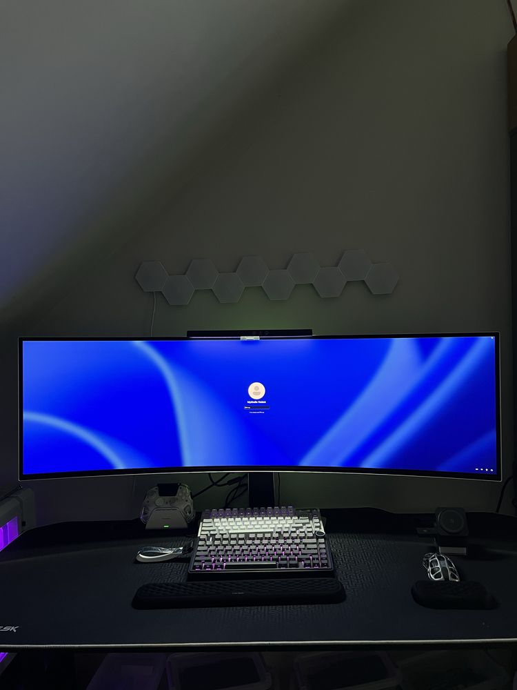 Samsung Odyssey OLED G9 49” – Ultra szeroki monitor