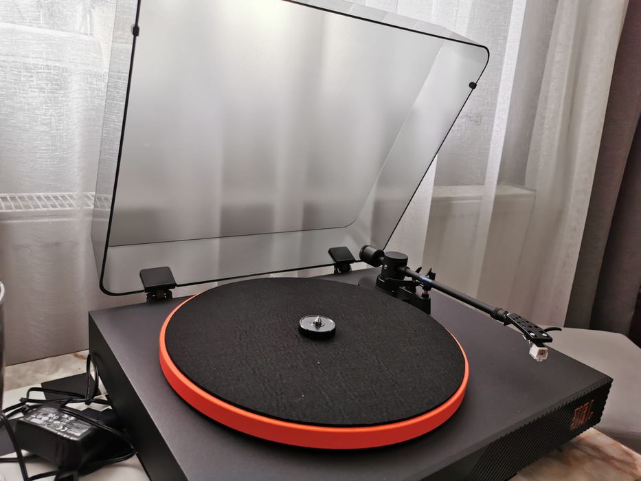 JBL вініловий програвач