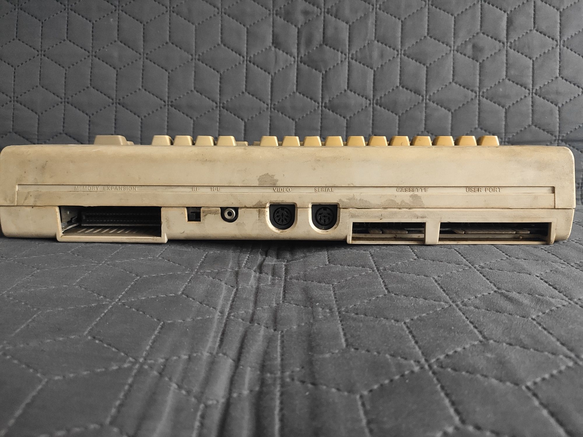 2x  Commodore 64