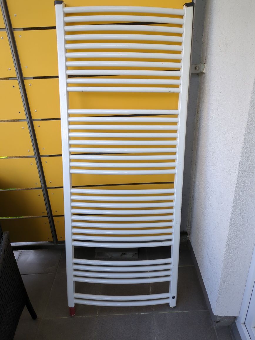 Grzejnik Kaloryfer drabinką + grzałka elektryczna 300 W.    150 x 60