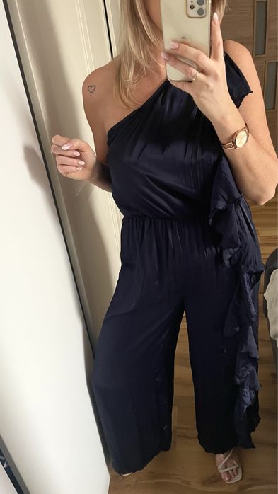 Elegancki kombinezon szerokie nogawki na jedno ramie z falbaną S 36