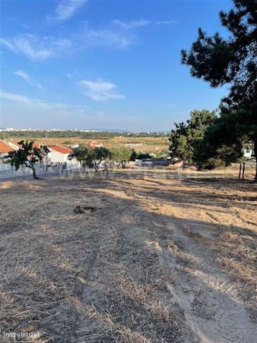 Lote de terreno 9965m2; Corroios