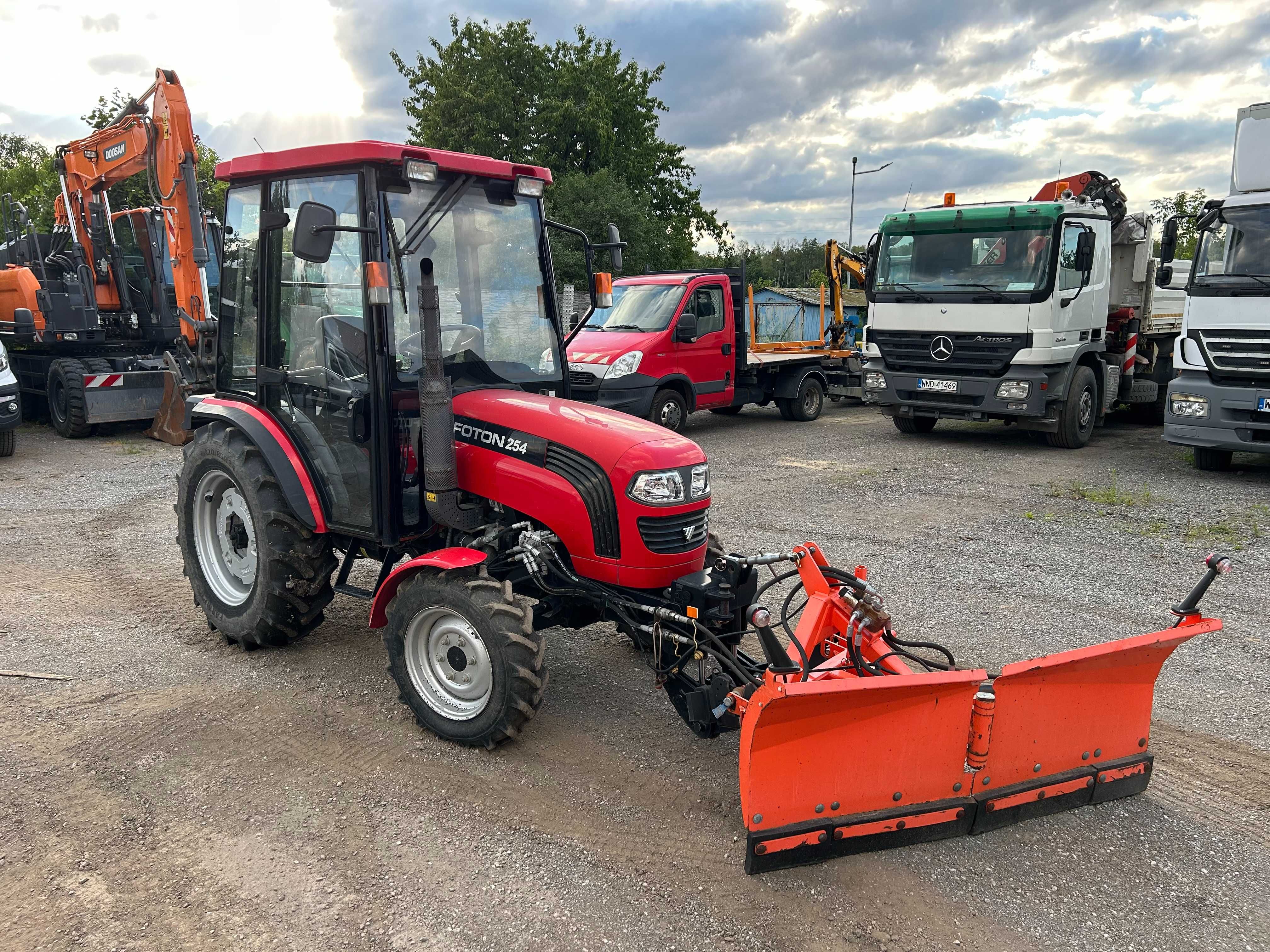Ciągnik Rolniczy Foton 254  Traktor