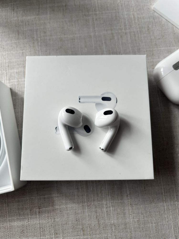 AirPods 3 generacji MegSafe Charging Case jak nowe