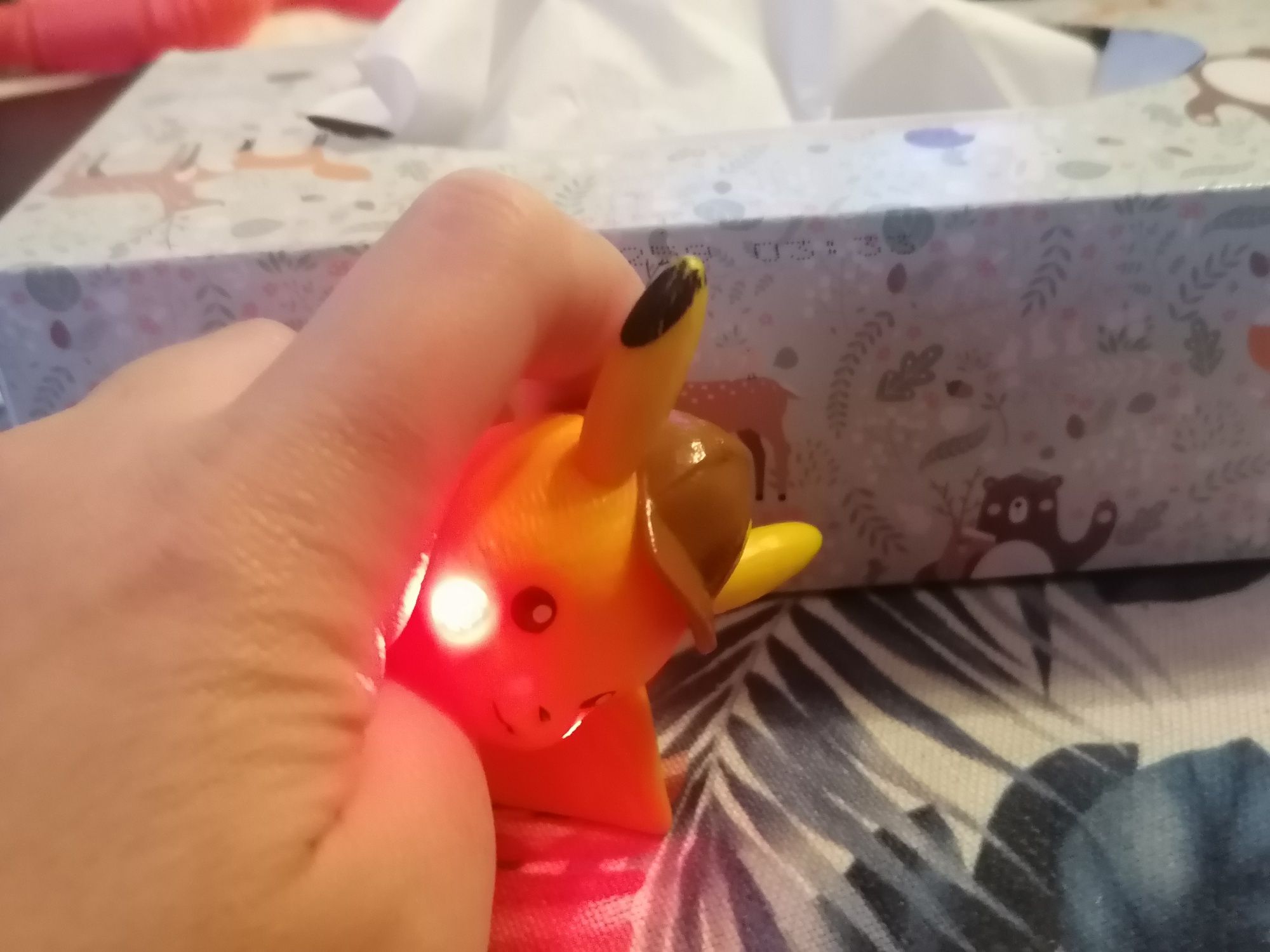 Pokemon /Pikachu świecącą figurka