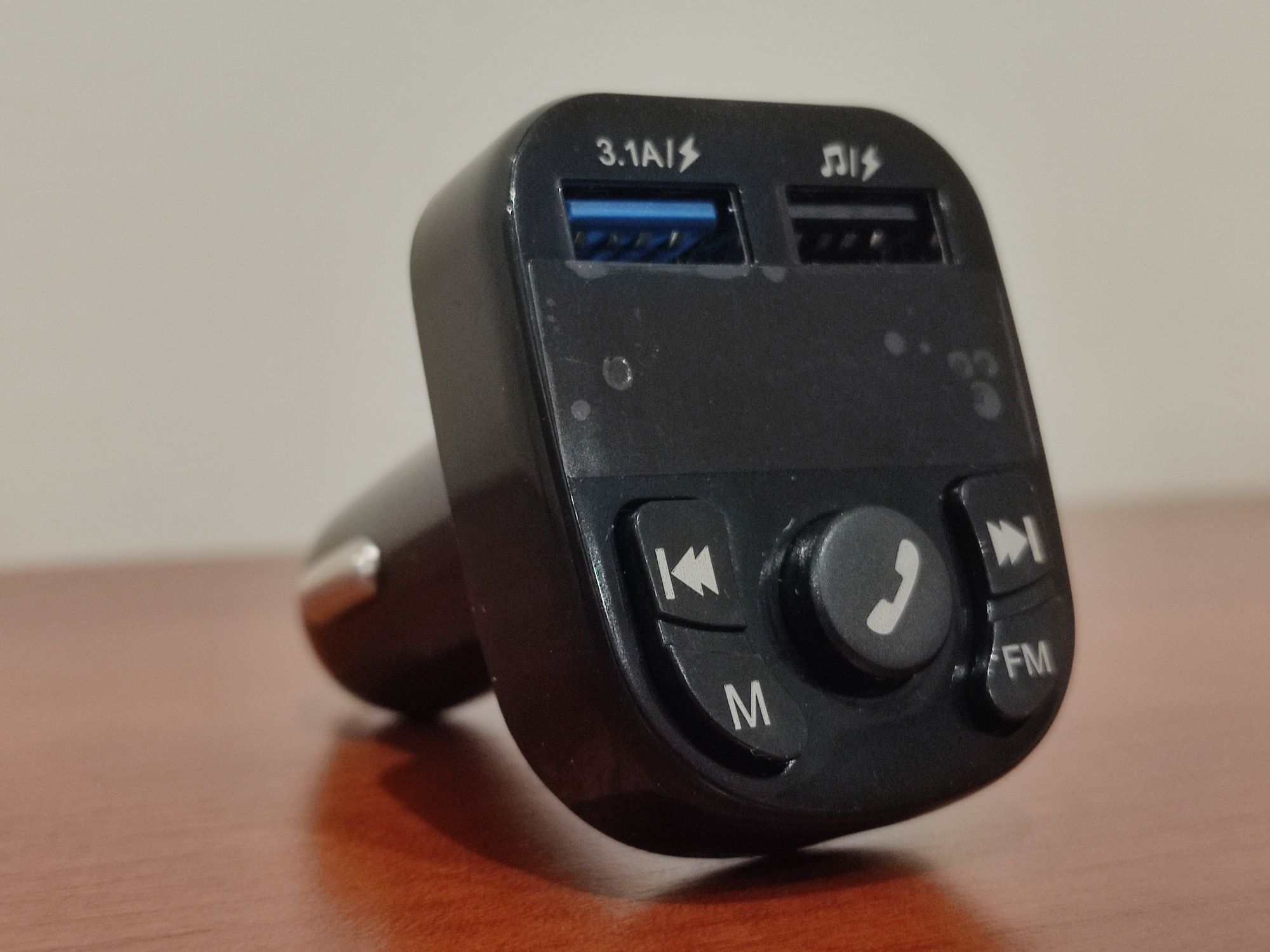 Rádio Bluetooth e Carregador USB Isqueiro