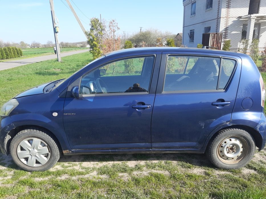 Автомобіль DAIHATSU